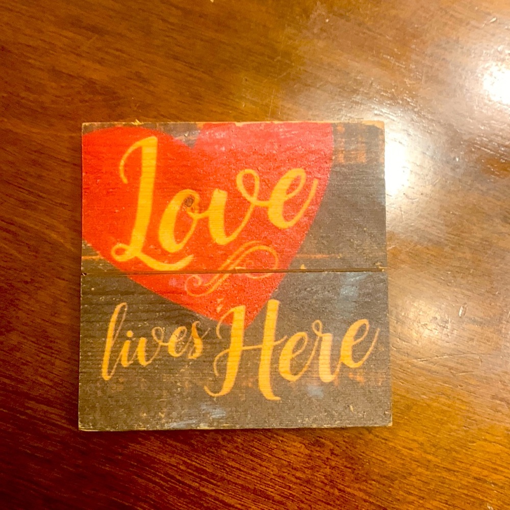 Refrigerator magnet Love Lives Here